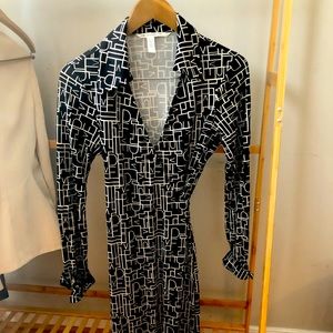Diane Von Furstenberg logo silk wrap dress 12